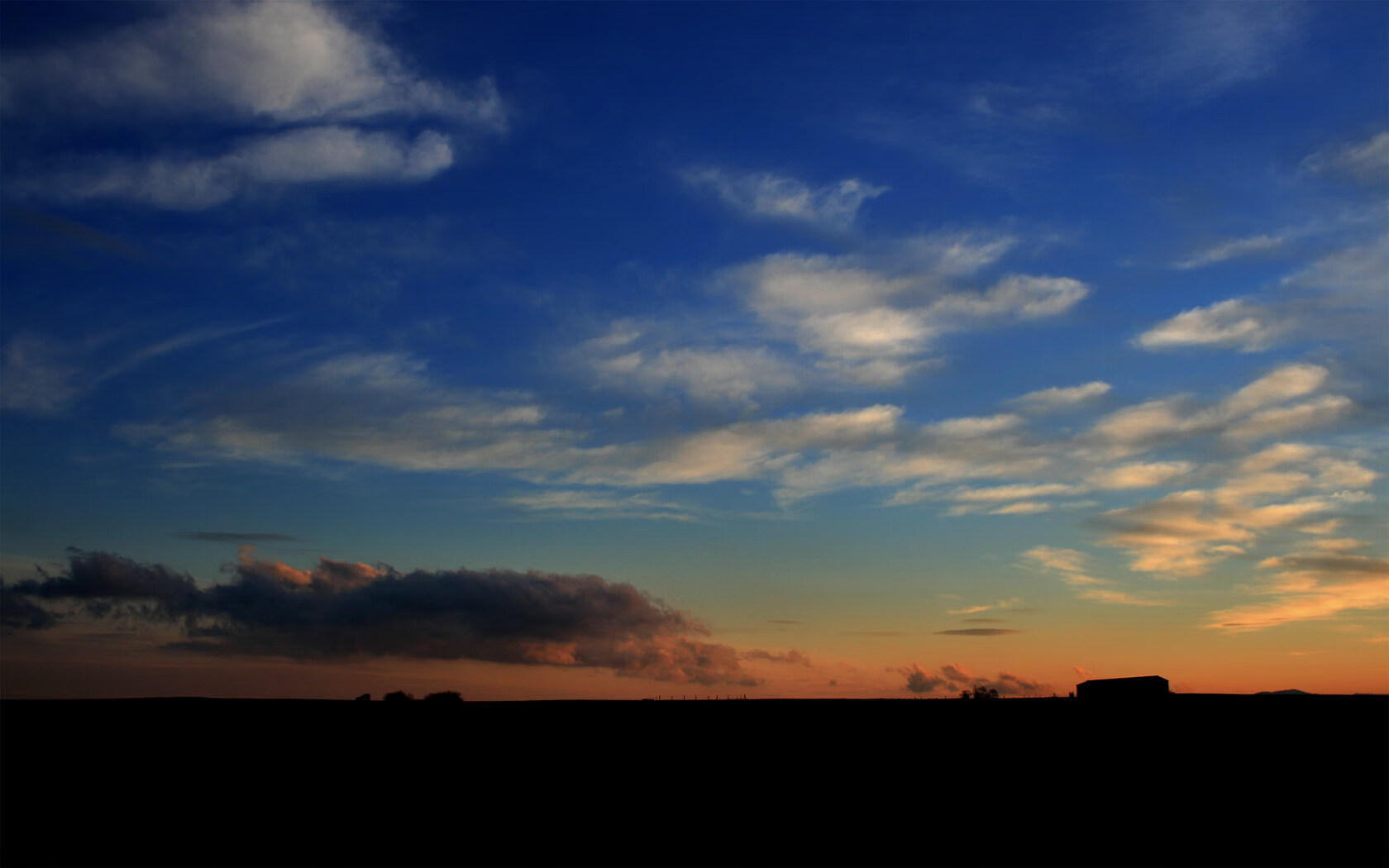 C罗亲吻国旗庆祝晋级决赛，c罗情侣